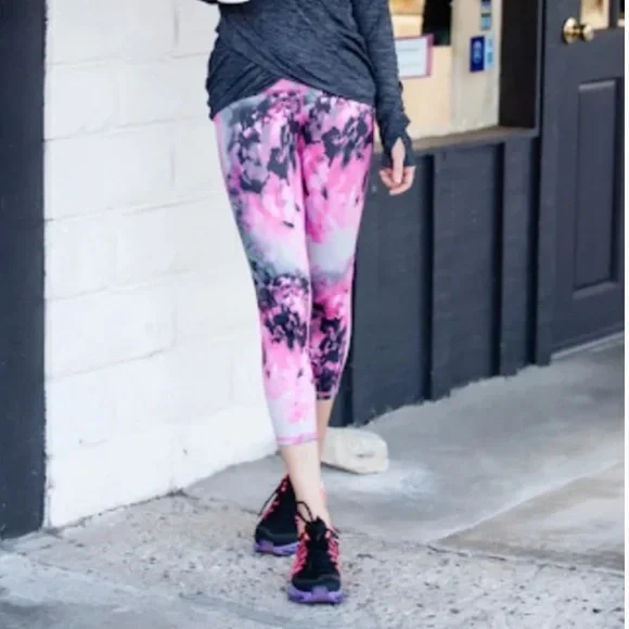 Athleta Chaturanga Bloom Capri Leggings - Size XS - Picture 6 of 6